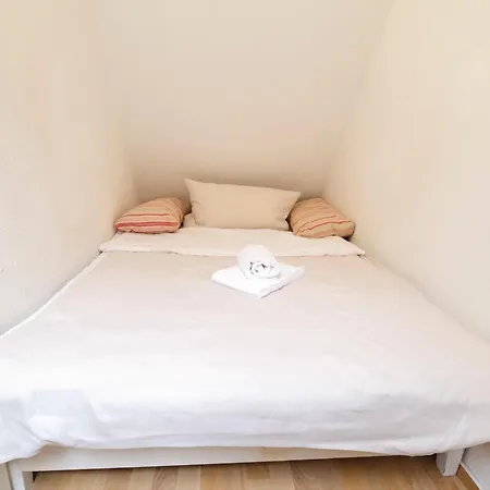 Kapitaenswohnung -schoene Altstadtwohnung, Mit Eigenem Parkplatz Apartment Flensburg