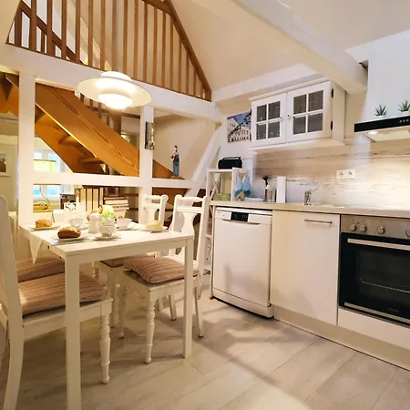 Kapitaenswohnung -schoene Altstadtwohnung, Mit Eigenem Parkplatz Apartment Flensburg