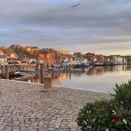 Lejlighed Kapitaenswohnung -schoene Altstadtwohnung, Mit Eigenem Parkplatz *