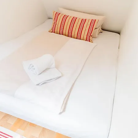 Kapitaenswohnung -schoene Altstadtwohnung, Mit Eigenem Parkplatz *