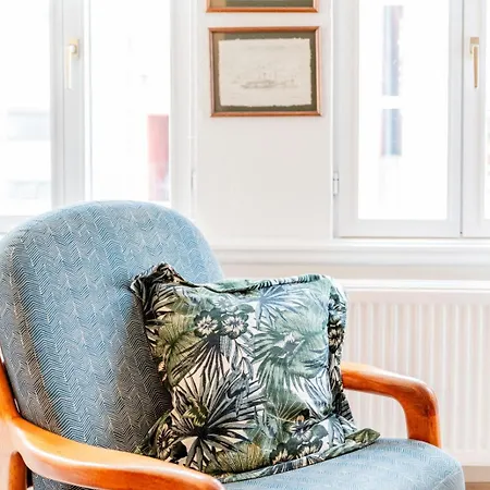 Kapitaenswohnung -schoene Altstadtwohnung, Mit Eigenem Parkplatz * Flensburg