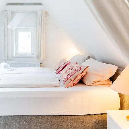 Kapitaenswohnung -schoene Altstadtwohnung, Mit Eigenem Parkplatz Lägenhet *