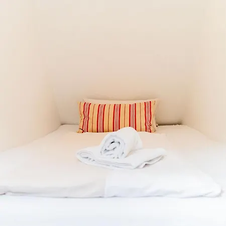 Kapitaenswohnung -schoene Altstadtwohnung, Mit Eigenem Parkplatz Lägenhet Flensburg