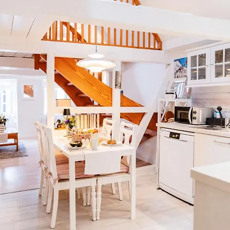 Kapitaenswohnung -schoene Altstadtwohnung, Mit Eigenem Parkplatz *