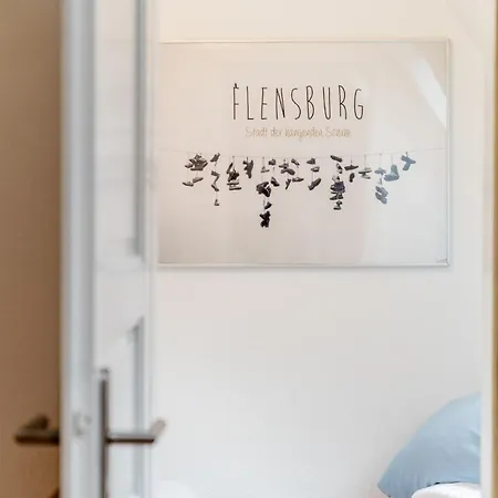 Kapitaenswohnung -schoene Altstadtwohnung, Mit Eigenem Parkplatz * Flensburg