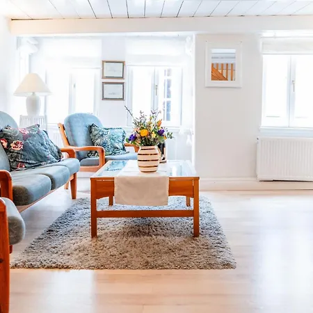 Kapitaenswohnung -schoene Altstadtwohnung, Mit Eigenem Parkplatz Lägenhet *