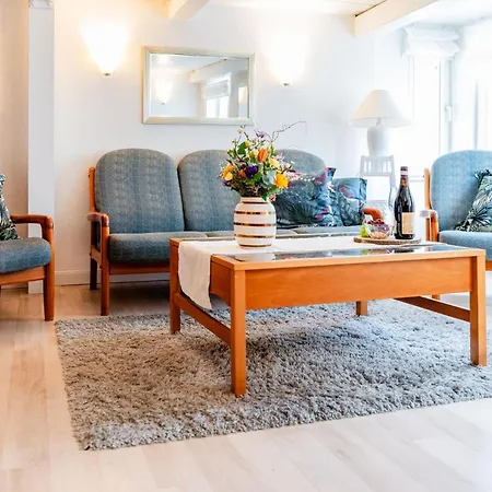 Kapitaenswohnung -schoene Altstadtwohnung, Mit Eigenem Parkplatz *
