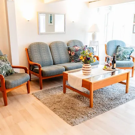 Kapitaenswohnung -schoene Altstadtwohnung, Mit Eigenem Parkplatz * Flensburg